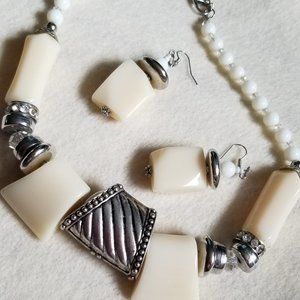 Woman's jewelry set